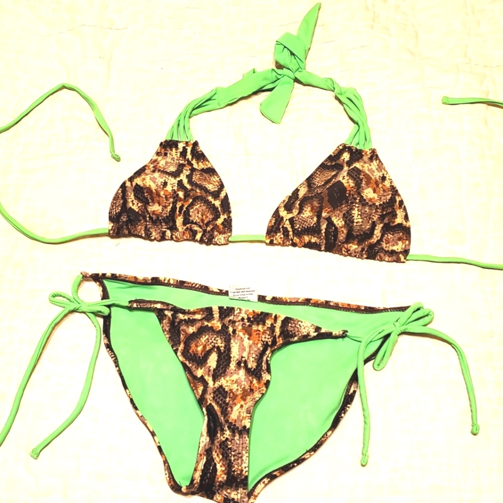 NWOT Wet Seal small top/medium bottom